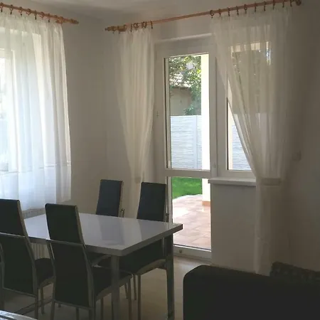 Rekreacny Dom Flora Nyaraló *